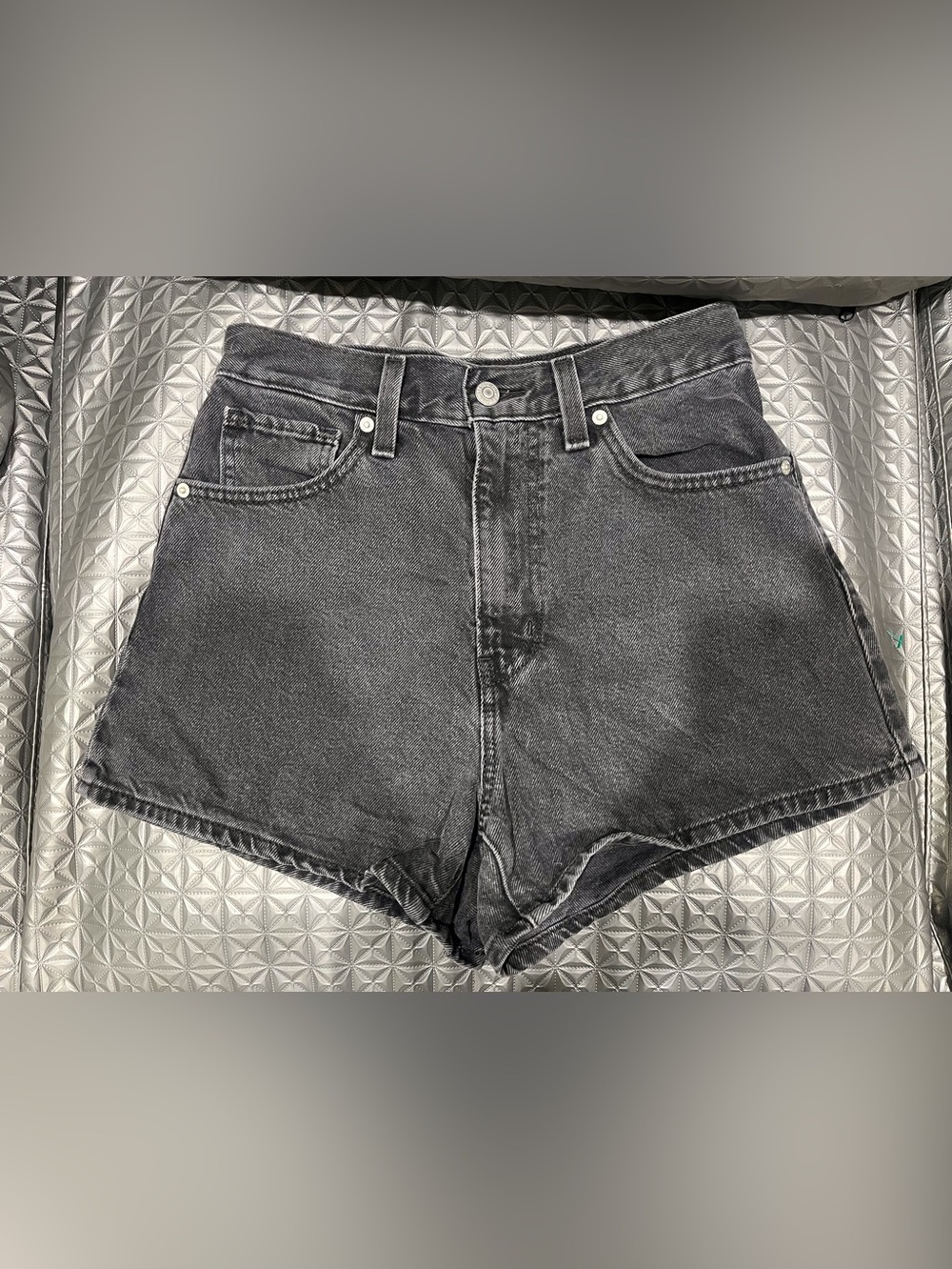 Levi's High Waisted Mom Shorts Black Denim Size 27